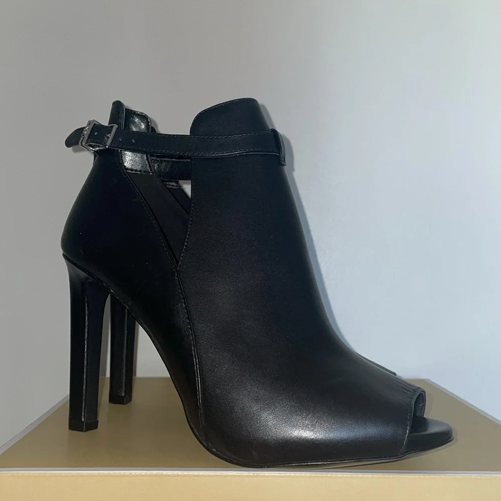 Michael Kors Elegant Black Women's Heels size 8.5